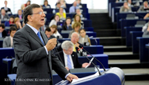 Euroopan komission puheenjohtaja José Manuel Barroso esittelee komission ehdotuksen euroalueen yhteisestä valvontamekanismista Euroopan parlamentille.