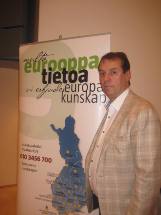 Ville Itälä, som sedan mars 2012 är finländsk ledamot av Europeiska revisionsrätten, svarar på Europainformationens frågor om övervakningen av EU:s pengar. Foto: Europainformationen, Helena Kiiskinen