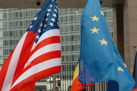 EU&Yhdysvallat_liput. Kuva: Euroopan komissio