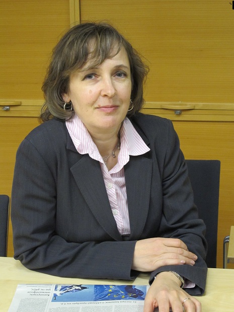 Jaana Oikarinen-Vasilopoulos vastaa muun muassa kaupallisista ja media-asioista Suomen suurlähetystössä Ateenassa.