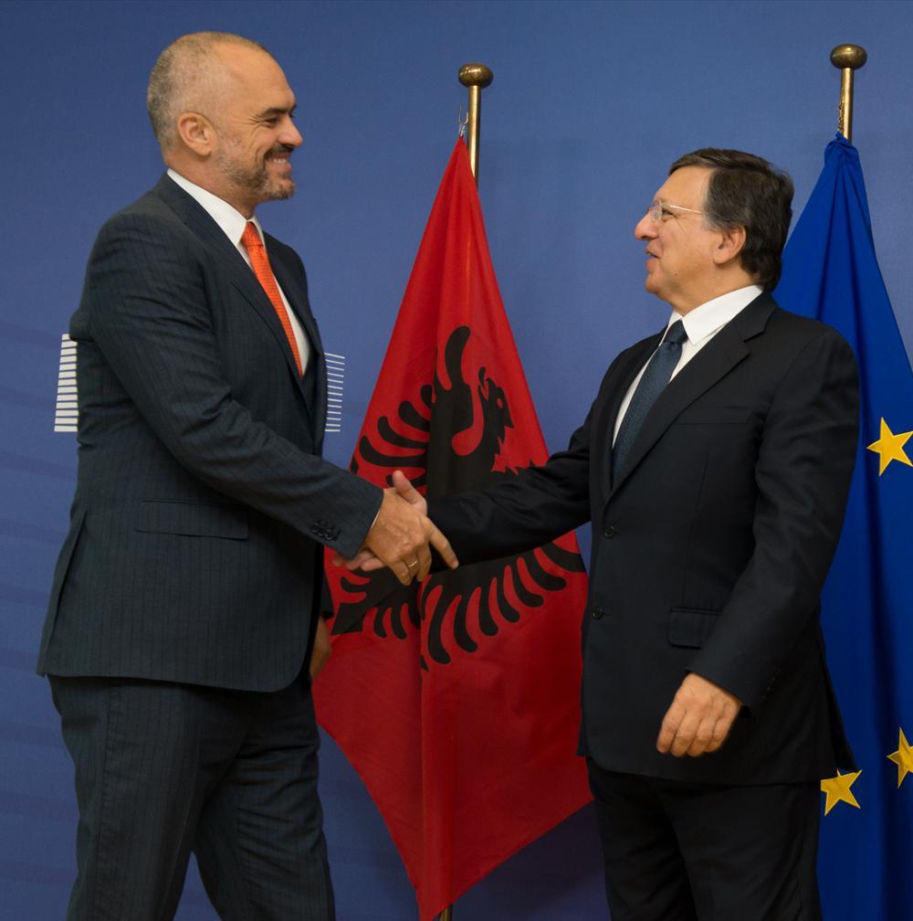 Albanian pääministeri Edi Rama ja komission puheenjohtaja Barroso tapaavat.