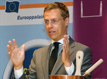 Ulkoministeri Stubb puhui EU-huippukokouksen jälkilöylyissä 22.kesäkuuta eduskunnassa. 