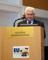 EU ei luennoi ihmisille, miten heidän tulee elää elämäänsä. Sen tulee varmistaa, että kansalaisilla on riittävästi tietoa tehdä terveellisempiä valintoja, linjasi komissaari John Dalli Kuopiossa.