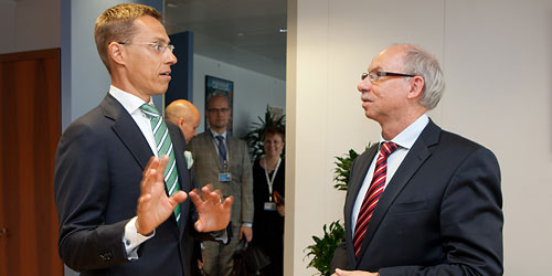Europa- och utrikeshandelsminister Alexander Stubb och budgetkommissionären Janusz Lewandowski sammanstrålade i Bryssel i juli ifjol.