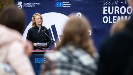 Eurooppaministeri Tytti Tuppurainen avasi ministerien kiertueen Narinkkatorilla Helsingissä.