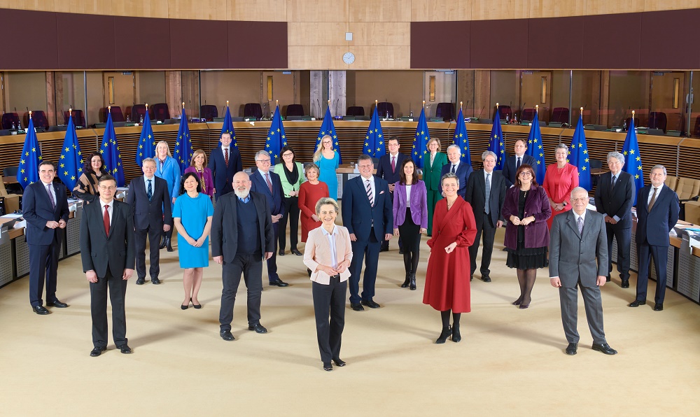 Den mest jämlika kommissionen von der Layen: 12 kvinnor och 15 män. Bild: Europeiska unionen